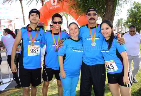 Carreras 5 K Víctor Hugo, Óscar, Hilda, Daniel y Sarahí.
