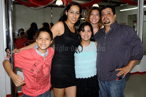Gustavo,  Perla, Angie, Michel y Gustavo.