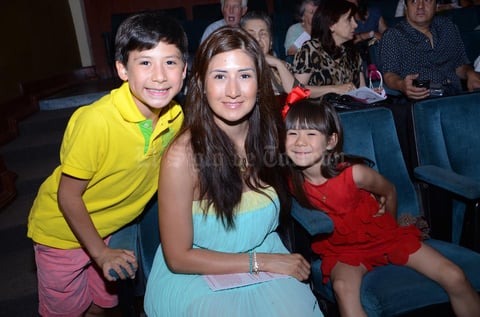 Alfonso,  Laura y Regina.