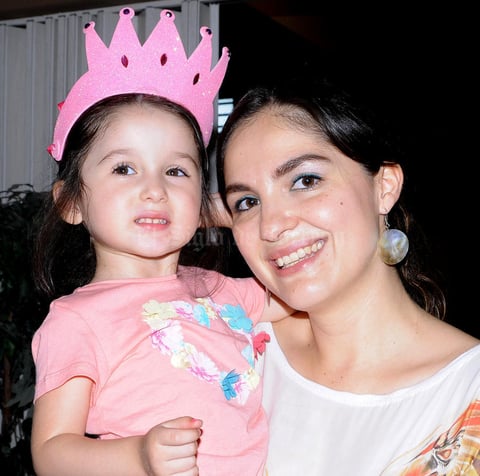 Jorge Ramírez,  Camila y Zoe Garibay.