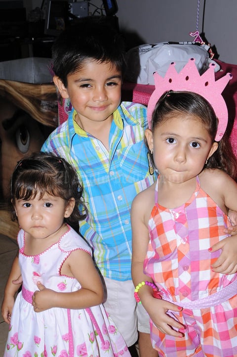 Valentina Orona  y Gretel Romo.