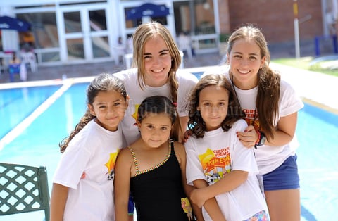 Greta,  Galia, Monse, Consue y Analí.