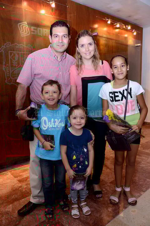Luis Antonio, Marcela, Hernán, Fátima y Paulina.