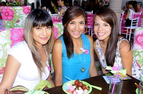 18072013 SOFíA  Reyes, Carolina Capuchino y Fernanda Ríos.