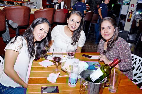 21072013 REUNIóN DE AMIGAS.  Fernanda, María Elena e Ivonne.