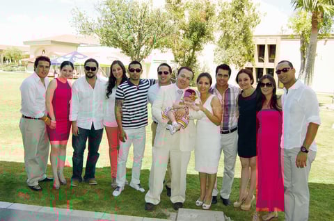 21072013 GRATOS MOMENTOS.  Natalia Corrales Vera recibió una celebración en su honor. La acompañaron: Iván, Karina, Antonio, Liz, Ariel, Ricardo, Jesús, Érika, Natalia, César, Ale, Cristy y Juan, entre otros.