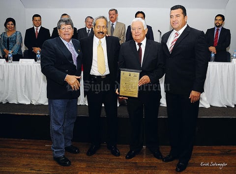21072013 MC. JOSé  de Jesús Centeno Herrera, Dr. Benjamín Noyola del Río, Dr. Jesús G. Sotomayor Garza, Lic. Carlos A. Centeno Aranda.- Érick Sotomayor Fotografía