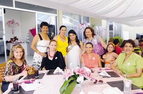 21072013 FIESTA DE CANASTILLA.  Gema Ramírez de Galindo con sus amigas.