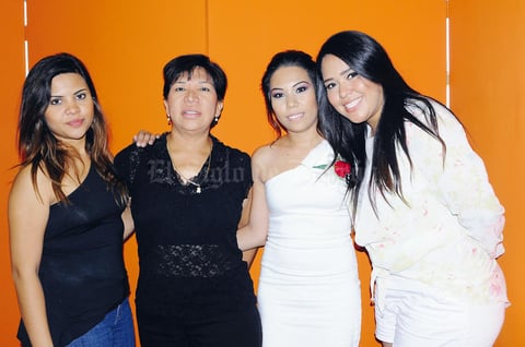 21072013 CERCANO ENLACE.  Lucero Amayrani en compañía de Marijose Ibarra Hurtado, Ana Karen y Laura.