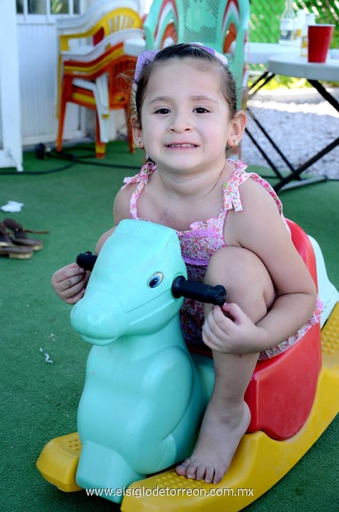 Hanna  Fernanda.