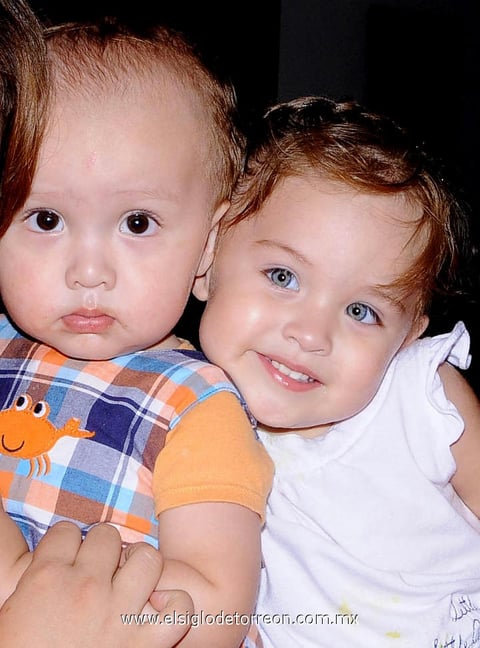 Valeria  y Sofía Tinajero.