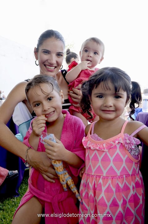 Ana,  Marysofi, Elizabeth y Ana.