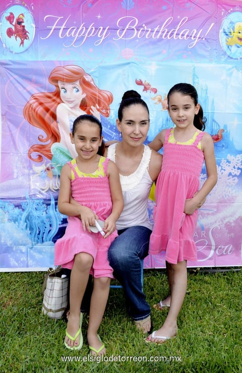 Mariana,  Mariana y Abby.