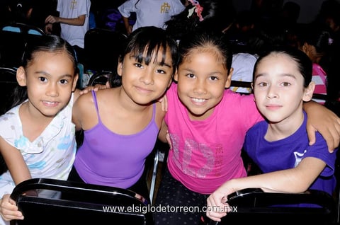 Ámbar , Vania y Katia.