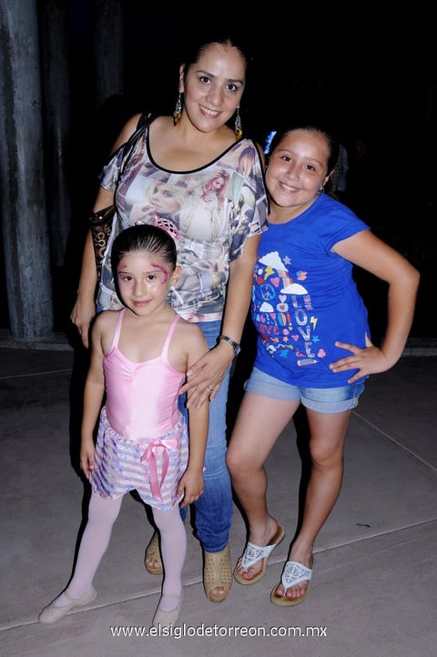 Regina,  Jackie y Andrea.
