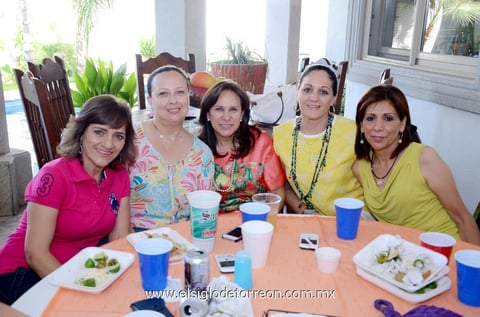 Gina,  Ileana, Pilar, Daisy y Lucila.