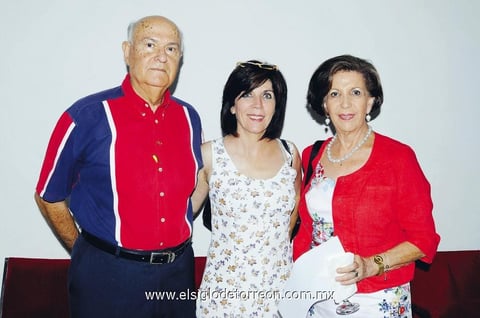 Romualdo, Mavisa y Jossie.