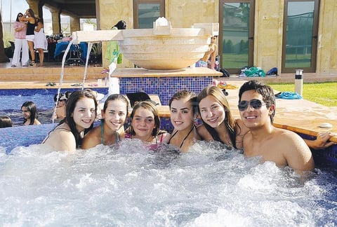 Isabella, Astrid, Isabel, Bárbara, Andrea y Daniel.