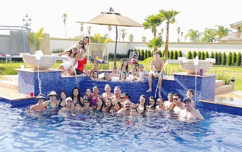 Refrescantes momentos disfrutaron los asistentes.