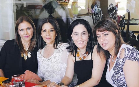 Sandra, Carolina, Marcela y María Luisa.