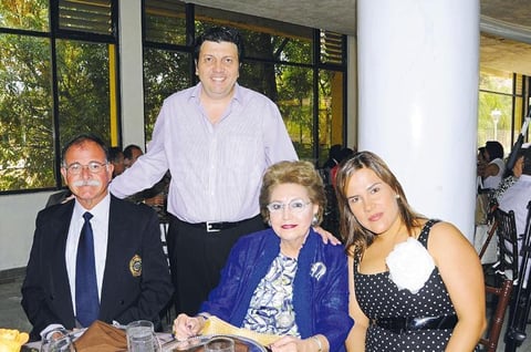 José Villalobos Máynez, Marilú Hernández de Tohmé, Mçonic Villalobos de Tohmé y Ernesto Tohmé.