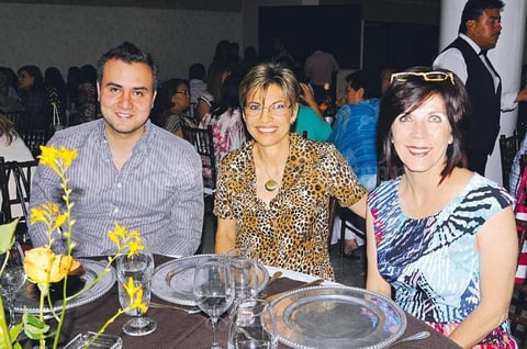 Leobard Flores Leal, Maircarmen Garza y Mavisa Rodríguez Garza.