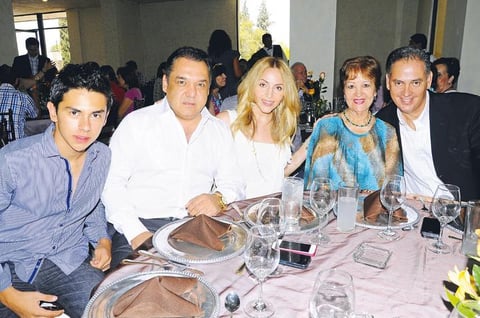 Ramón, Ramón y Scarlett Franco, Nelly Mena y Jesús Monárrez Mena.