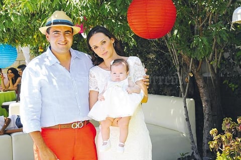 Juan Francisco y Ana Laura con la pequeña Sarah.