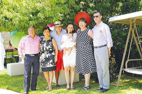 Sarah con sus papás, Juan Franciso y Ana Laura, y sus abuelos, Juan Francisco y Estelita, Luis Miguel y Mary Carmen.