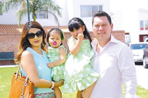 Cecilia, Isabella, Cecy y Juan Ramón.