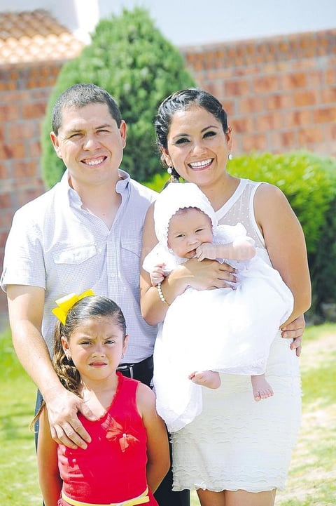 Gerardo y Luz Adriana con Valeria Azeneth y Jesúis Gerardo Reyes Campos.