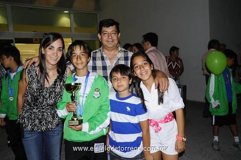 Bertha,  Gabriel, Ángel, Olivia, Toño, Juan Pablo y Patricia.