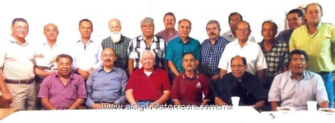 Pasada  reunión mensual de egresados de conocida institución.