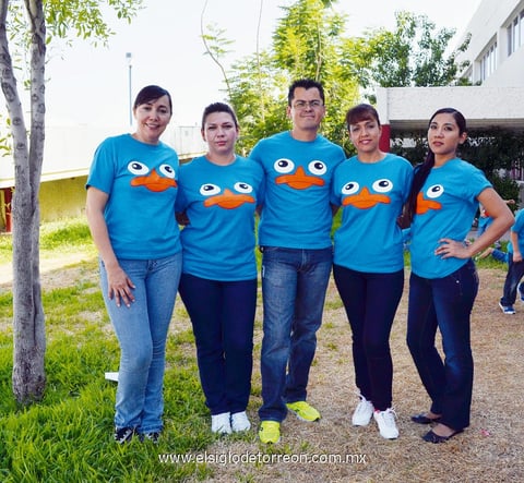 Patricia, Isabel, Víctor, Adriana y Gaby.