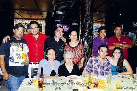 Doña Amelia Cárdenas de Rodríguez celebró su cumpleaños 92 acompañada de su familia.- Annel Sotomayor Fotografía