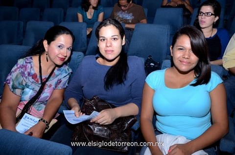 Lorena, Anahí y Karen.