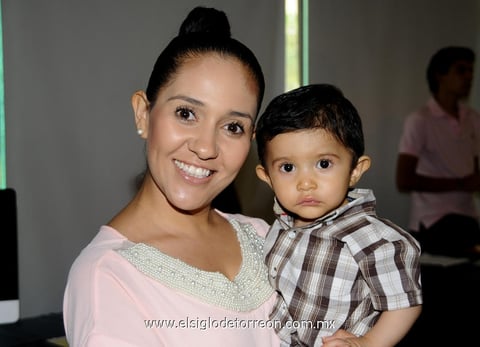 Claudia Cervantes de González  y Santiago González Cervantes.