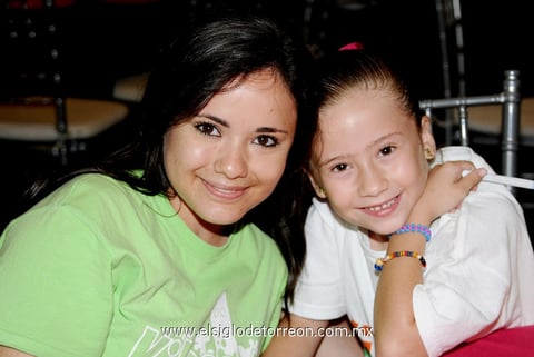 Angie García  y Yuyu Cunha.