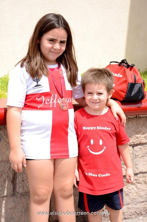 31072013 ALEGRE VERANO . Regina e Iker.