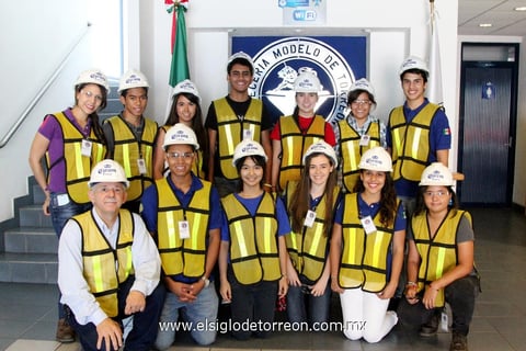 01082013 DE VISITA  en la fábrica de Cervecería Corona en Torreón.