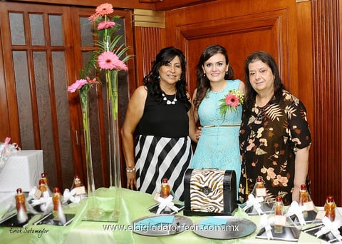 Dra. Antonia Rodarte, Karla Garza y María de Jesús Rodríguez de  Garza.