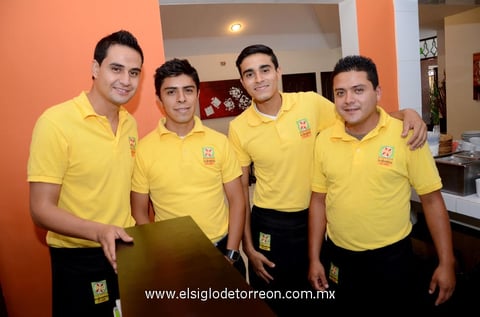 06082013 TRABAJANDO.  Jesús, Adrián, Jorge y Manuel.