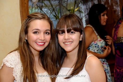 Denise Rivera  y Nayeli Vázquez.