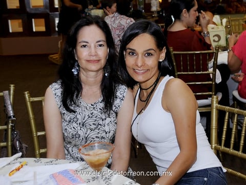 María Elena  y Jazmín.