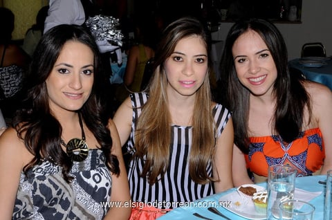 Daniela,  Lety y Lorena.