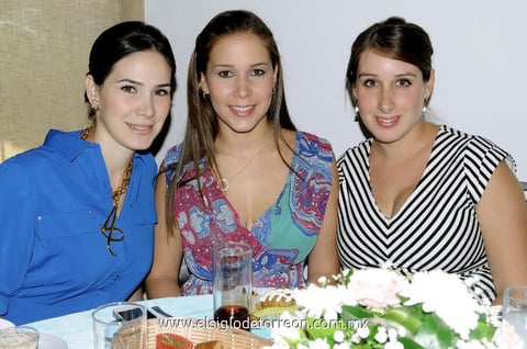Nancy,  Gaby, Claudia y Cris.