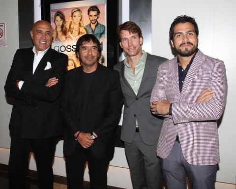 A la par de su estreno en televisión, el primer capitulo de Gossip Girl Acapulco se proyectó de manera especial para el elenco, prensa e invitados especiales en varias salas VIP de un conocido complejo cinematográfico de Polanco.