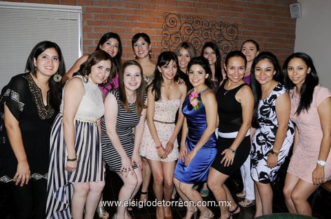 07082013 ANA TERE ESCAJEDA  con sus amigas.