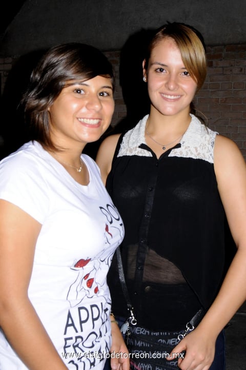 Adriana López  y Ximena Coronado.