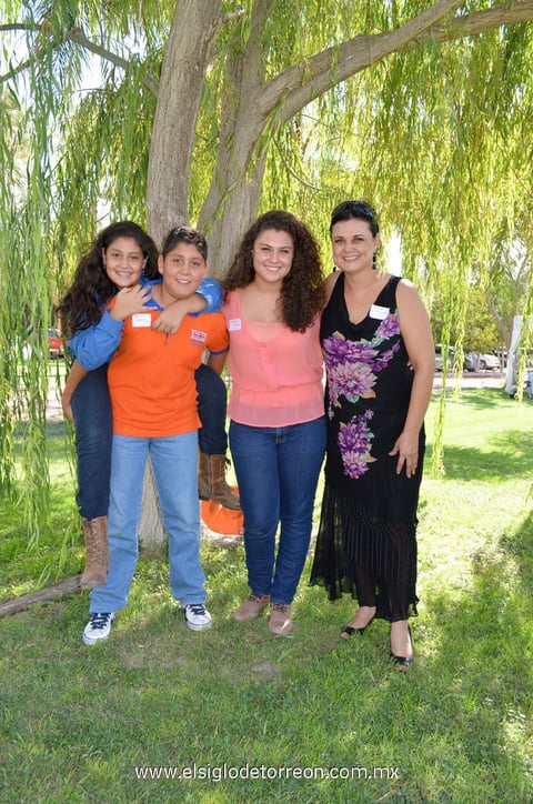 08082013 FERNANDA,  Gabriel, Victoria y Laura.
